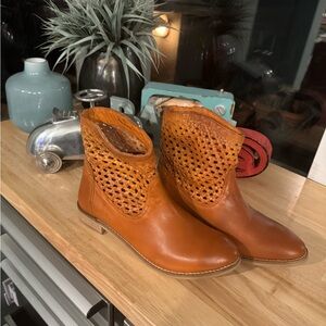 Seychelles Women's Tan Leather Ankle Boots